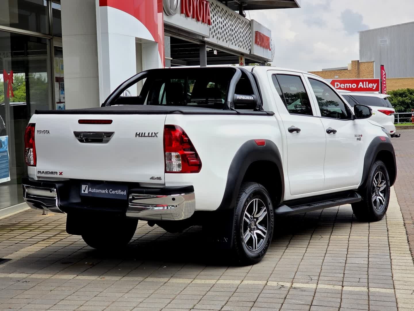 TOYOTA HILUX 2.4 GD-6 RAIDER X 4X4 A/T P/U D/C, image 2