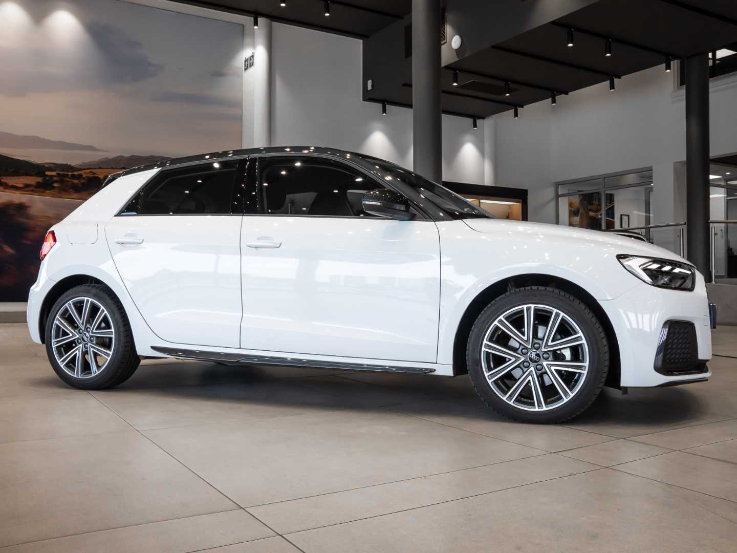 AUDI A1 SPORTBACK 30 TFSI ADVANCED S-TRONIC, image 2