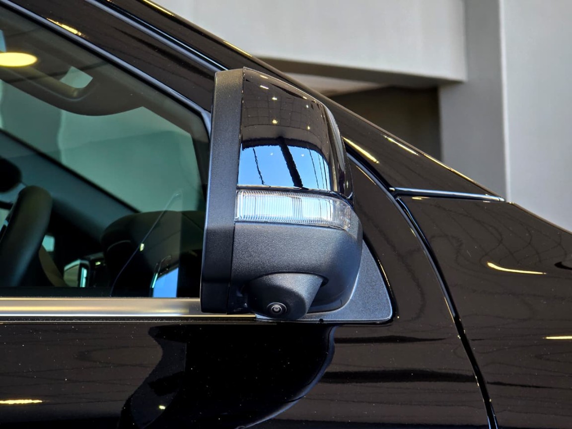 FORD EVEREST 3.0D V6 PLATINUM AWD A/T, image 2