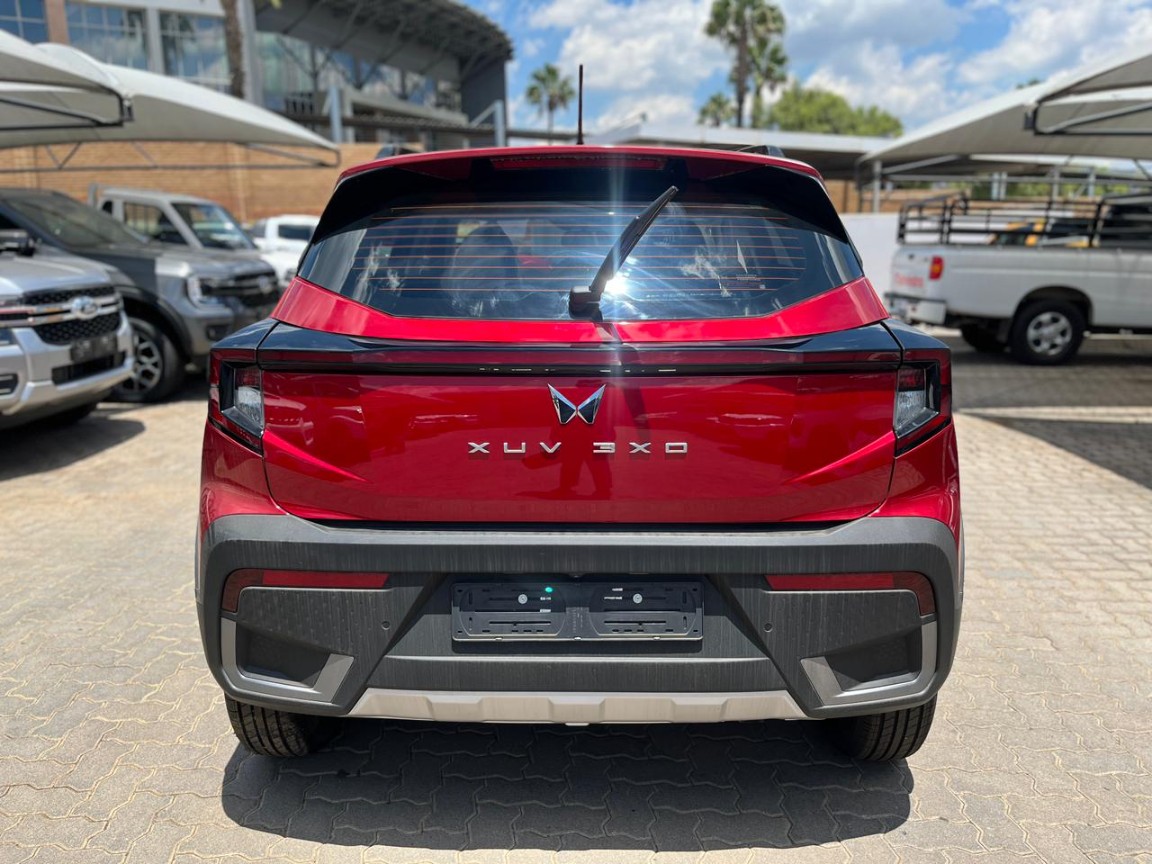 MAHINDRA XUV3XO 1.2T AX5, image 2
