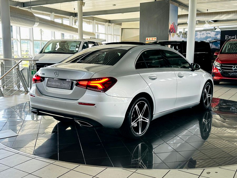 MERCEDES-BENZ A200 (4DR), image 2