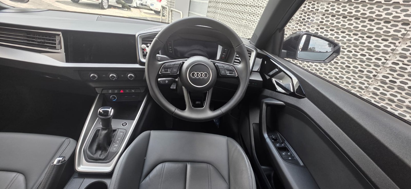 AUDI A1 SPORTBACK 30 TFSI BLACK EDITION S-TRONIC, image 2