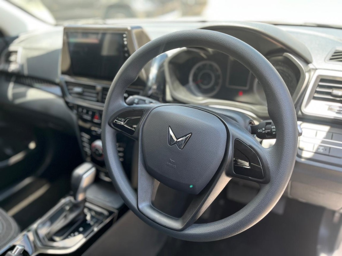 MAHINDRA XUV3XO 1.2T MX2 A/T, image 2