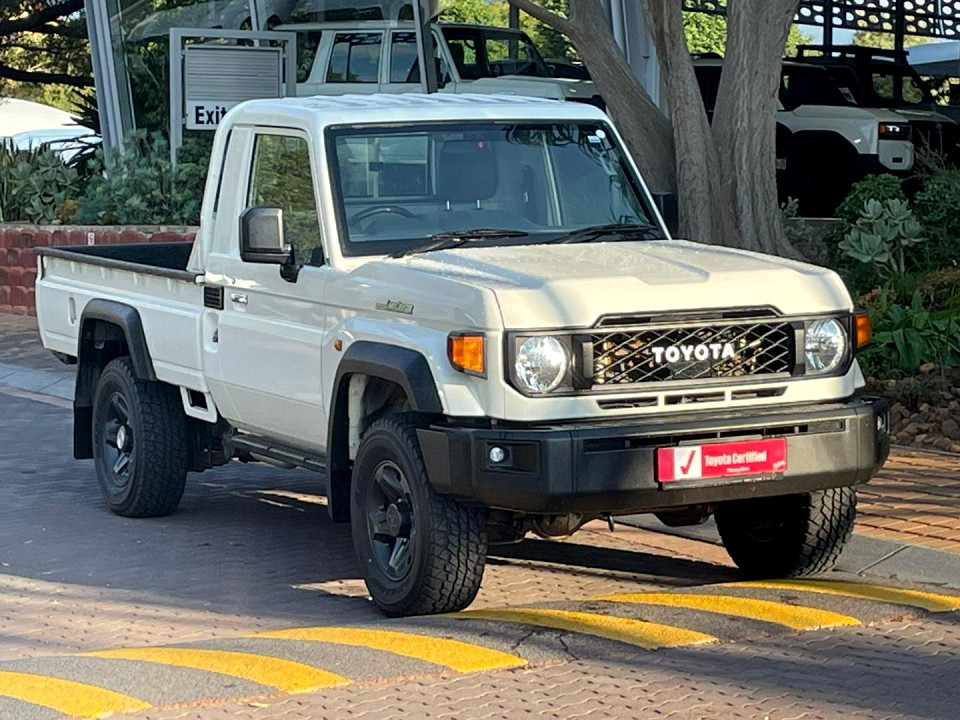TOYOTA LAND CRUISER 79 2.8 GD-6 P/U S/C A/T, image 2