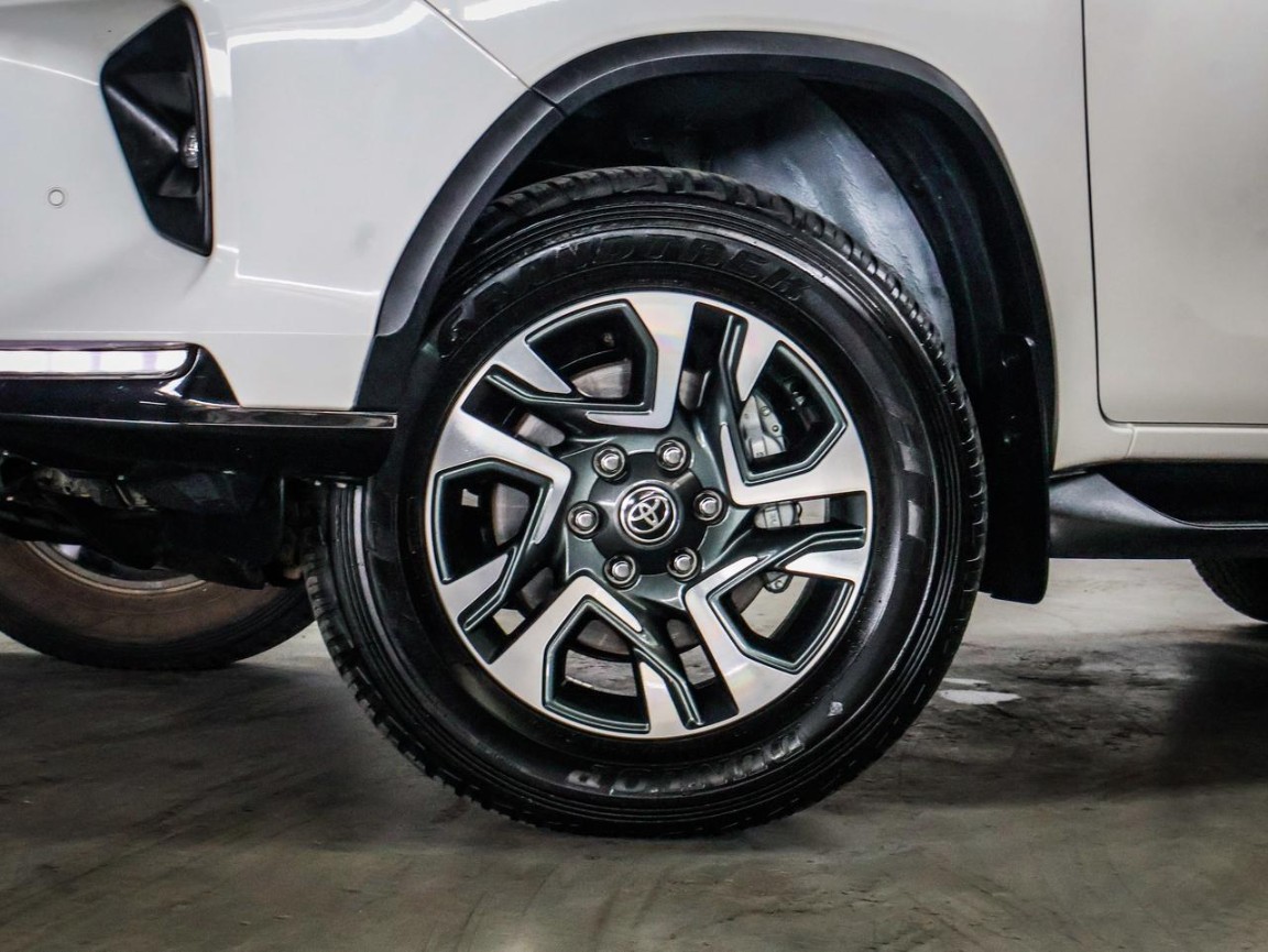 TOYOTA  FORTUNER 2.8GD-6 R/B A/T, image 2