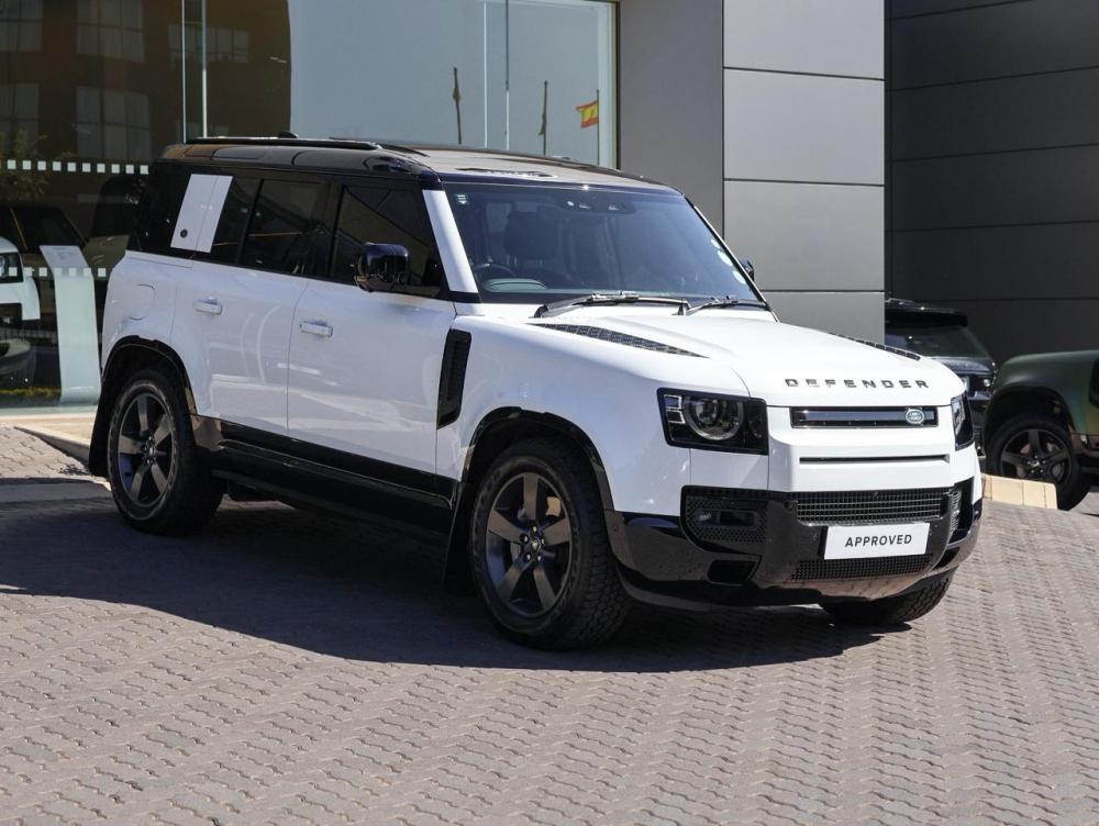 Land Rover Defender 110 D300 HSE X-Dynamic, image 2