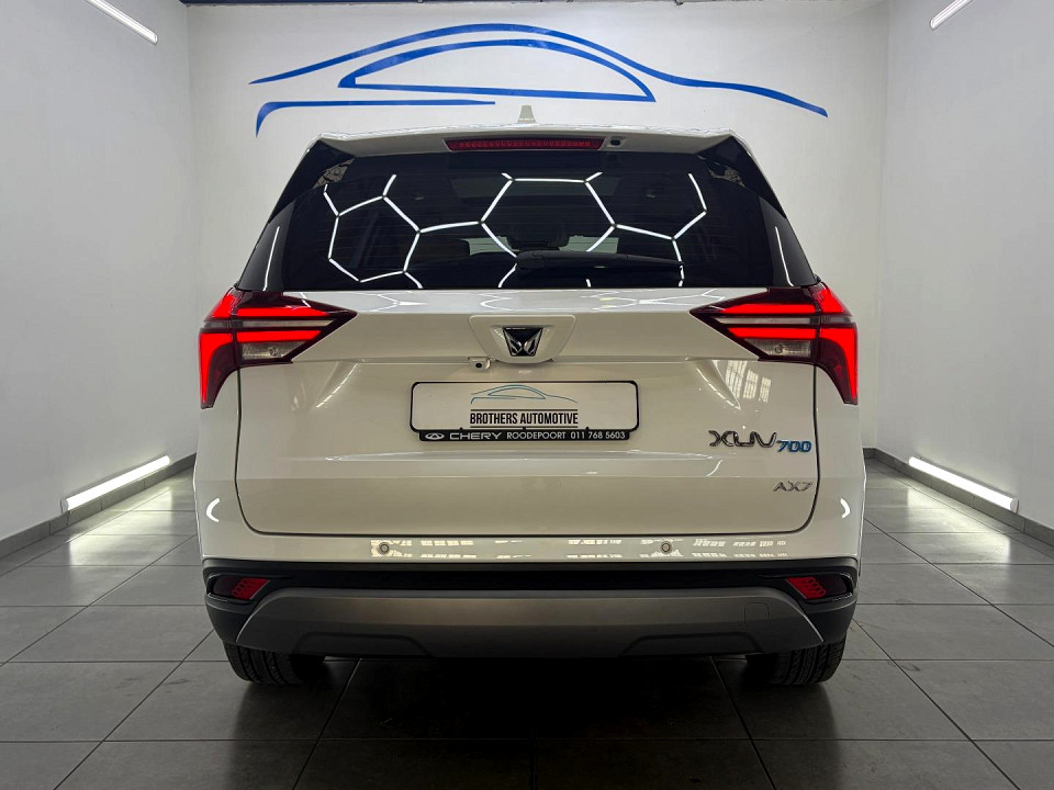 MAHINDRA XUV 700 2.0 AX7 A/T (7 SEATER), image 2