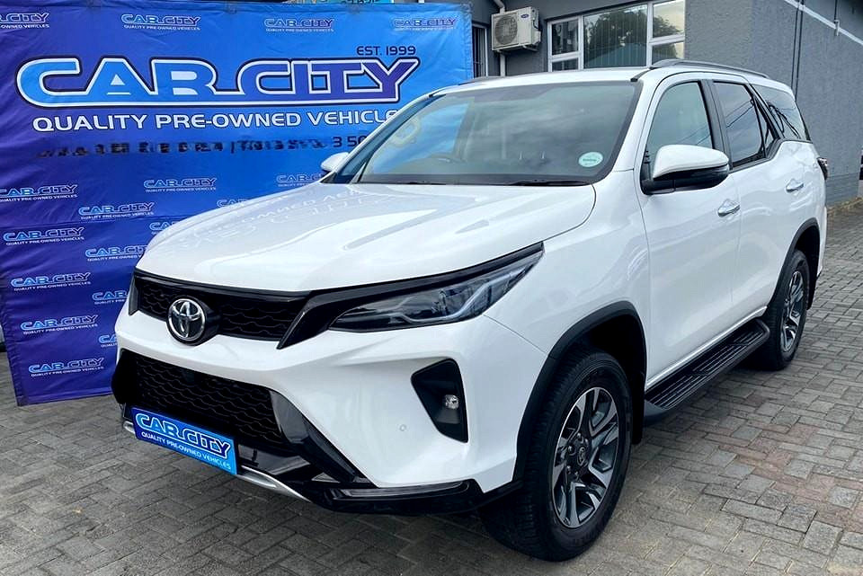 TOYOTA  FORTUNER 2.4GD-6 R/B A/T, image 1