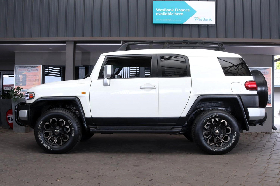 TOYOTA L/CRUISER FJ 4.0 V6 CRUISER, image 2