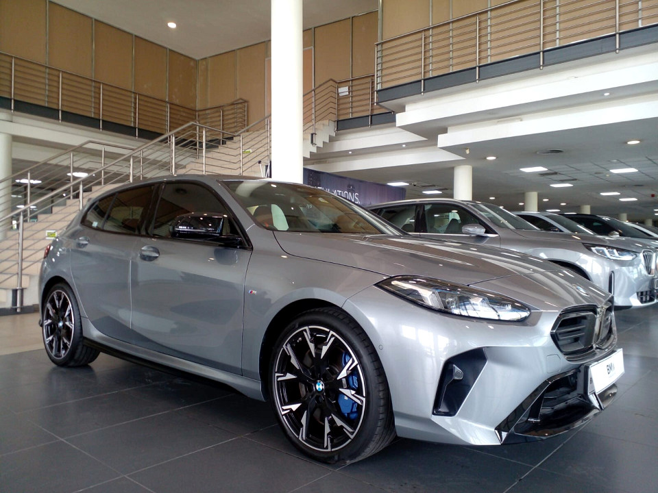 BMW M135 xDRIVE A/T (F70), image 1