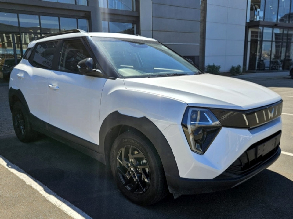 MAHINDRA XUV3XO 1.2T AX5L A/T, image 1