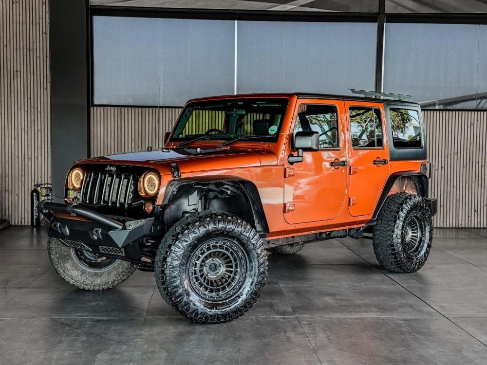 Jeep Wrangler 3.8L Sahara, image 1