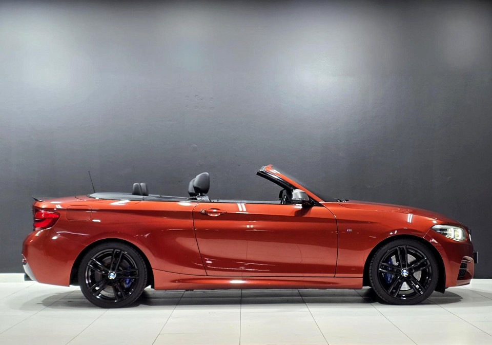 BMW M240i Convertible Auto, image 2