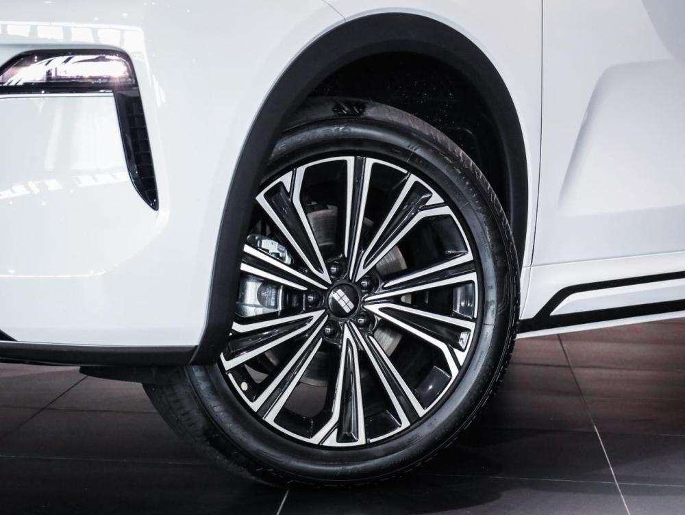 Geely E5 EM-i Apex, image 2