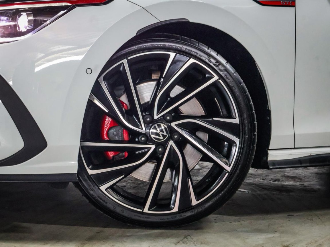 Volkswagen Golf 8 GTi  2.0 TSI DSG, image 2