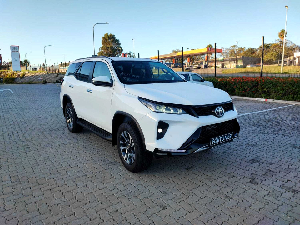 TOYOTA  FORTUNER 2.8GD-6 R/B A/T, image 1