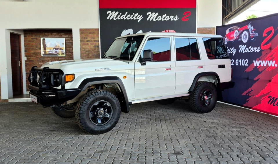 TOYOTA LANDCRUISER 76 2.8 GD-6 S/W A/T, image 2