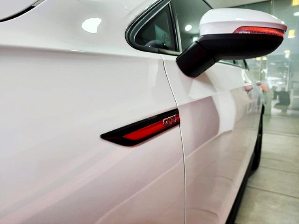 VOLKSWAGEN GOLF 8 GTi  2.0 TSI DSG JACARA EDITION, image 2