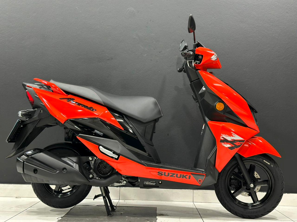 SUZUKI Avenis, image 2