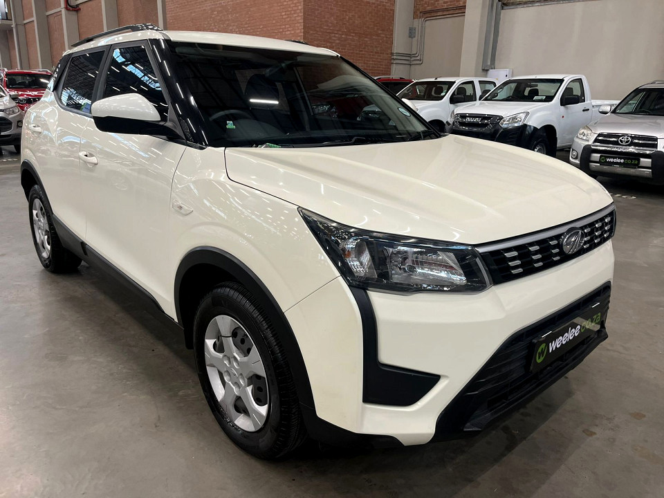 MAHINDRA XUV300 1.2T (W8), image 1