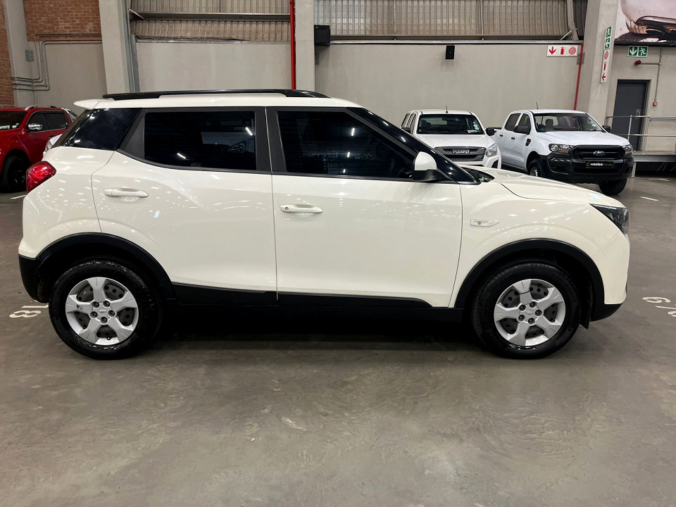 MAHINDRA XUV300 1.2T (W8), image 2