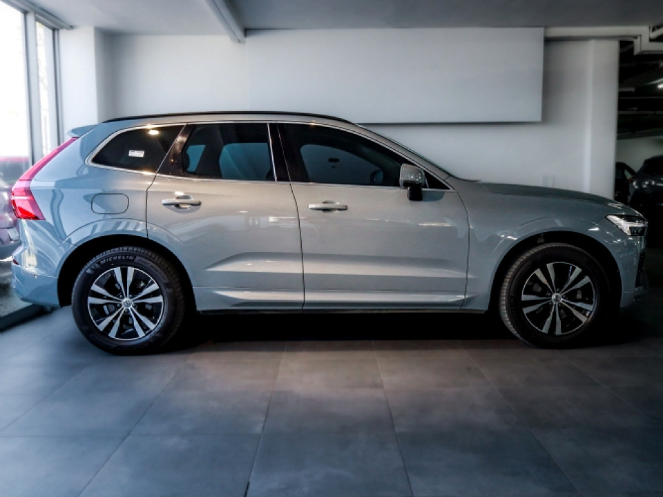 VOLVO XC60 B5 MOMENTUM GEARTRONIC AWD, image 2