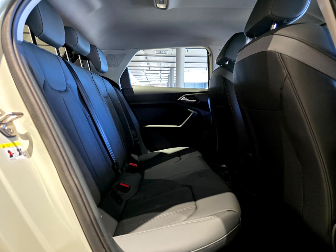 AUDI A1 SPORTBACK 30 TFSI BLACK EDITION S-TRONIC, image 2