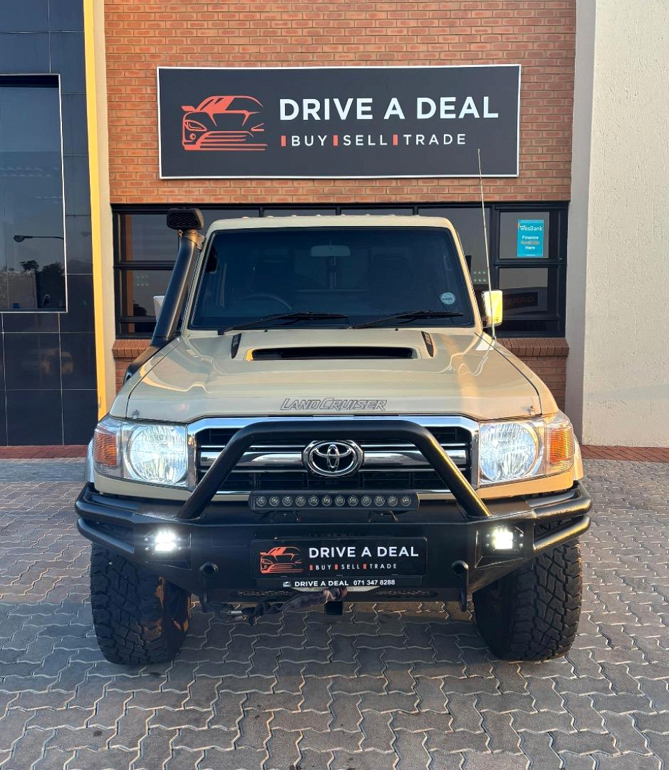TOYOTA LAND CRUISER 79 4.5D P/U S/C, image 2