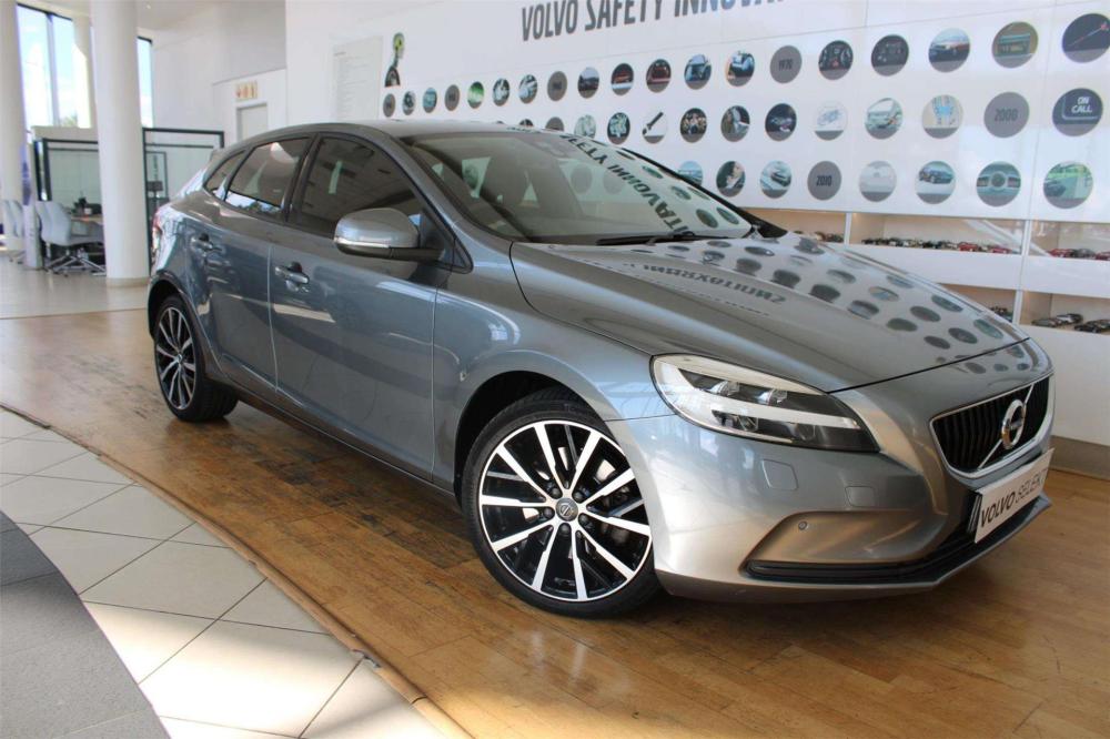 Volvo V40 T3 Momentum auto, image 1