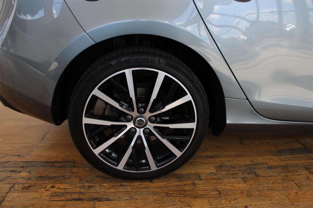 Volvo V40 T3 Momentum auto, image 2