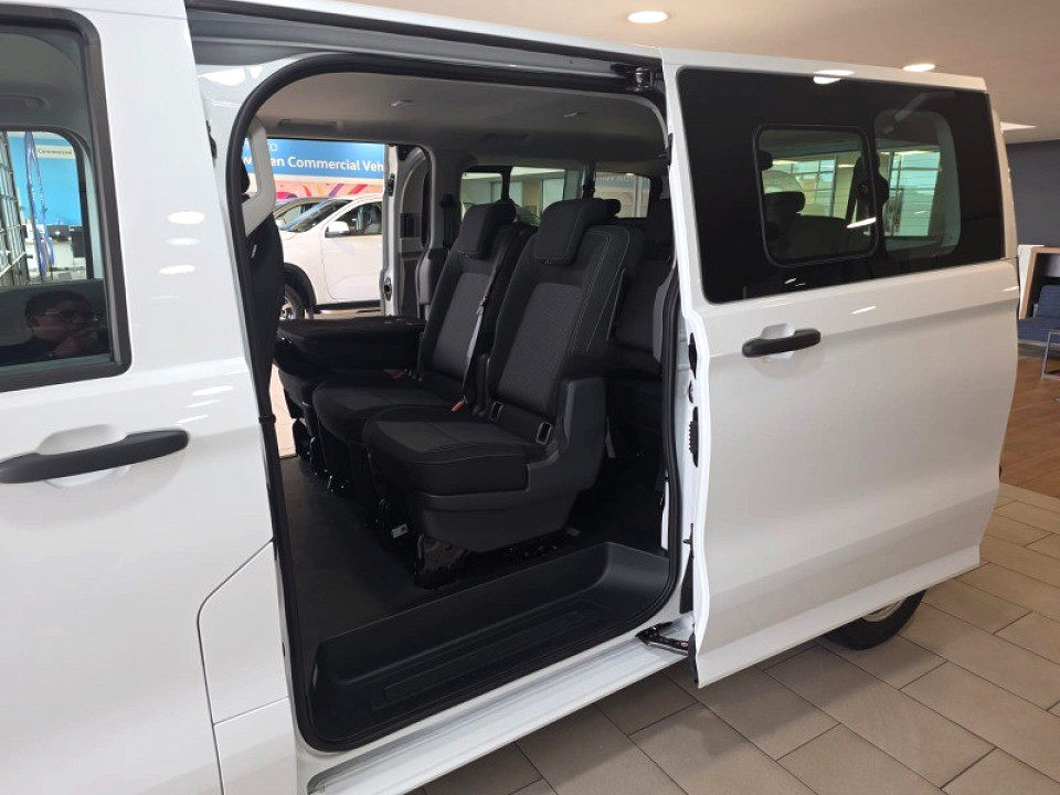 VOLKSWAGEN TRANSPORTER C/BUS 2.0TDi A/T LWB 110KW (8 SEAT), image 2