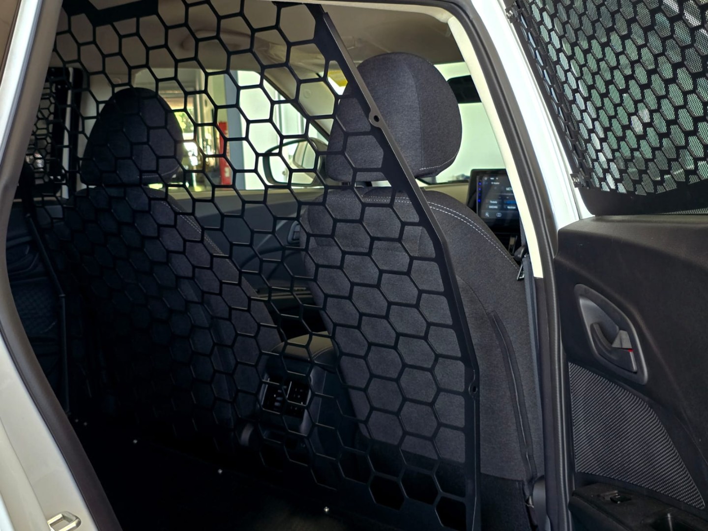 MAHINDRA XUV3XO 1.2T MX1 F/C P/V, image 2
