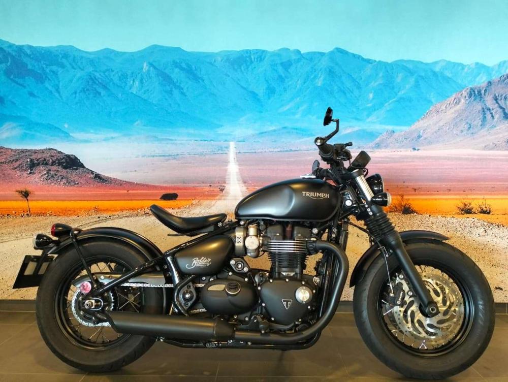 Triumph Boneville Bobber, image 1