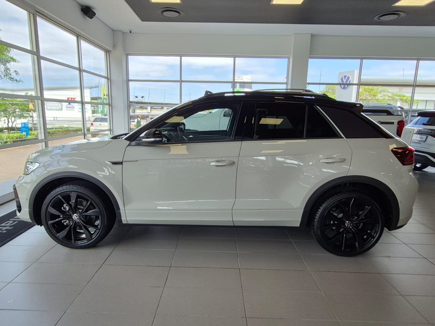 VOLKSWAGEN T-ROC 2.0 TSI 4M R-LINE DSG, image 2