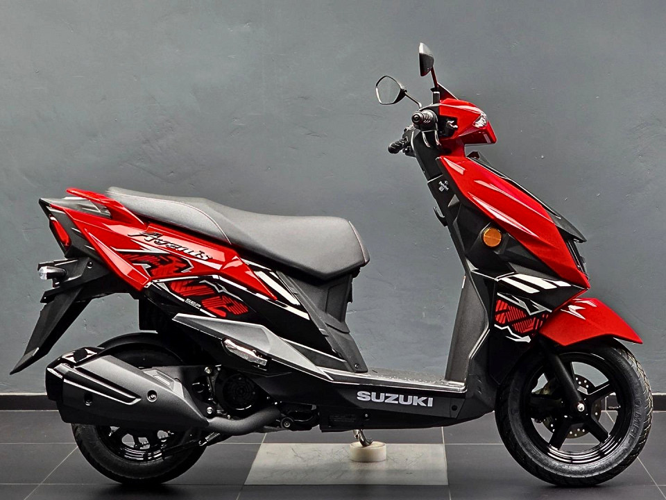 SUZUKI Avenis, image 2