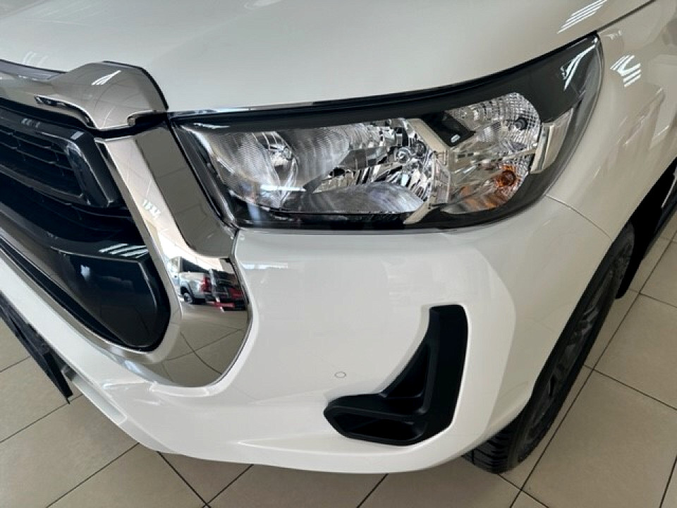 Toyota Hilux 2.4 GD-6 4X4 Raider 6MT, image 2