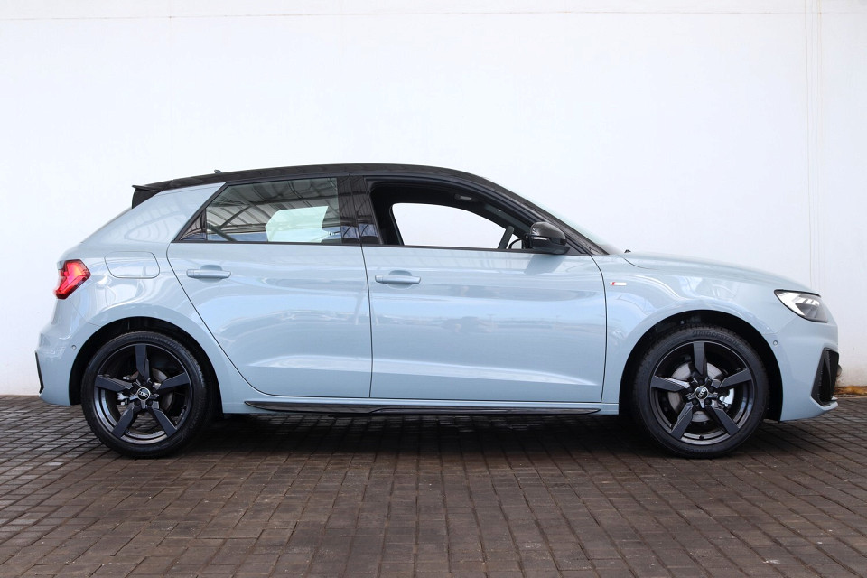 AUDI A1 SPORTBACK 30 TFSI BLACK EDITION S-TRONIC, image 2