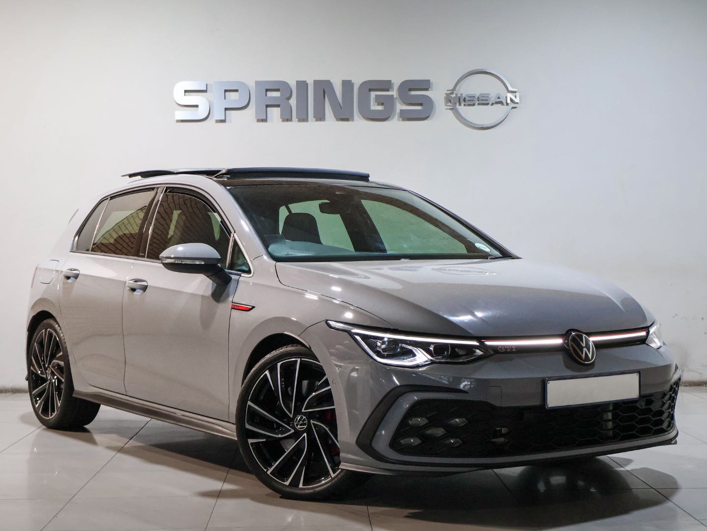 Volkswagen Golf 8 GTi  2.0 TSI DSG, image 1