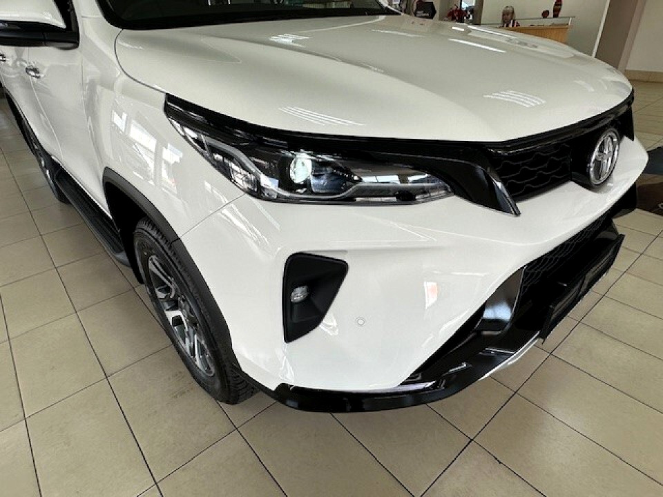 TOYOTA FORTUNER 2.4GD-6 4X4 A/T, image 2
