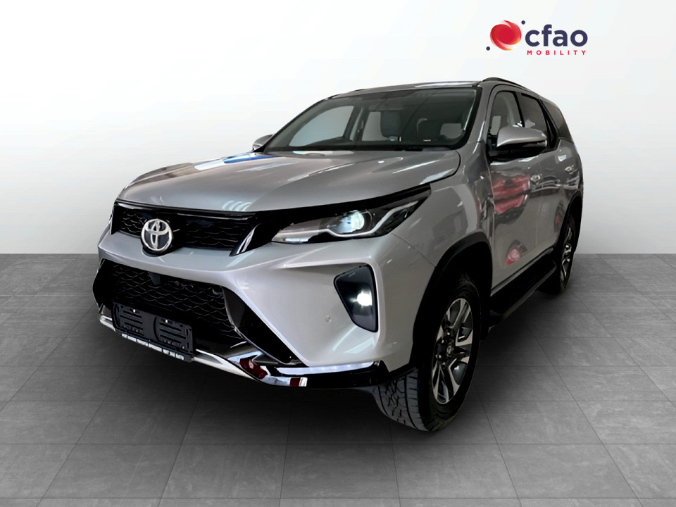 TOYOTA  FORTUNER 2.4GD-6 R/B A/T, image 2