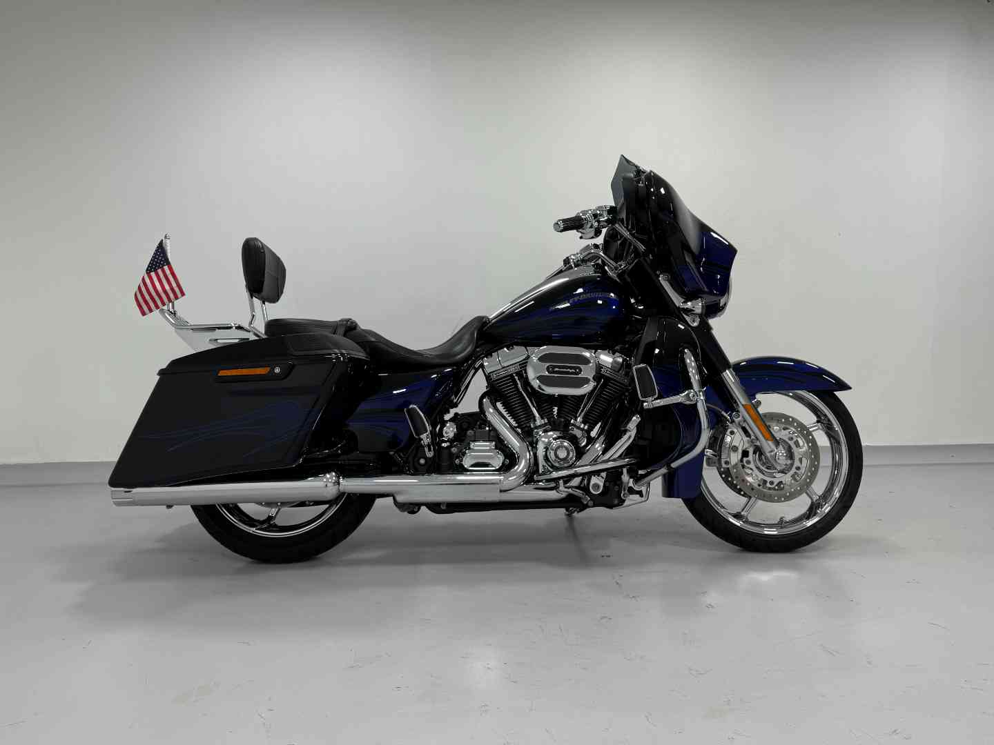 HARLEY DAVIDSON CVO STREET GLIDE (121), image 1