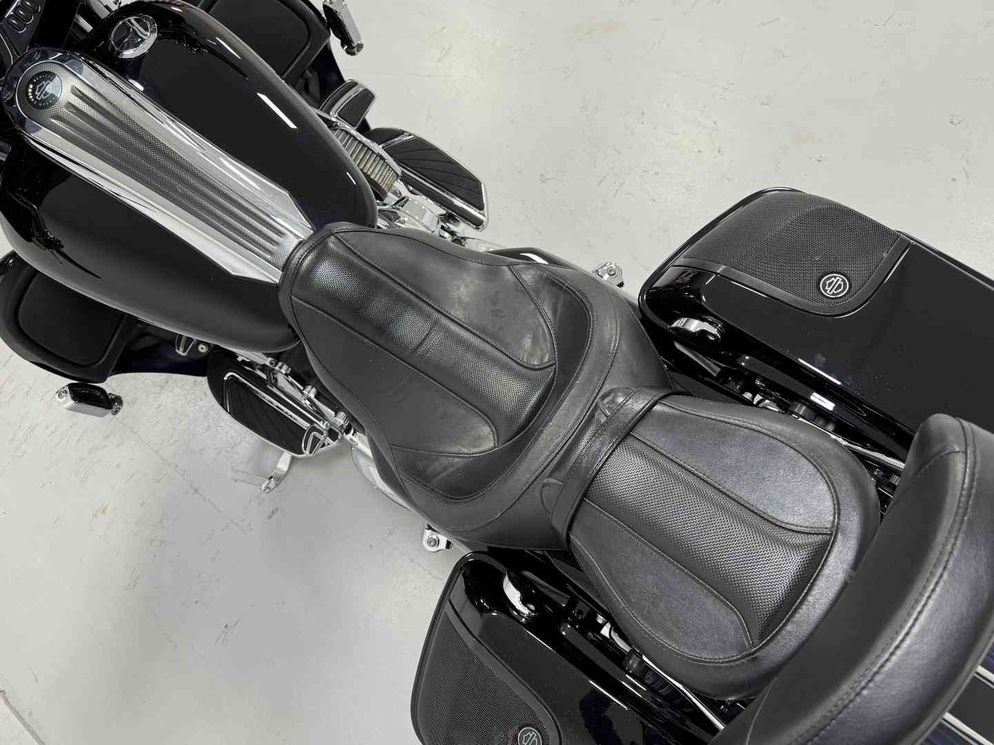 HARLEY DAVIDSON CVO STREET GLIDE (121), image 2