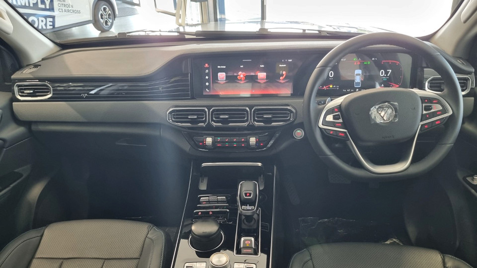 FOTON TUNLAND 2.0T G7 LUXURY A/T P/U D/C, image 2