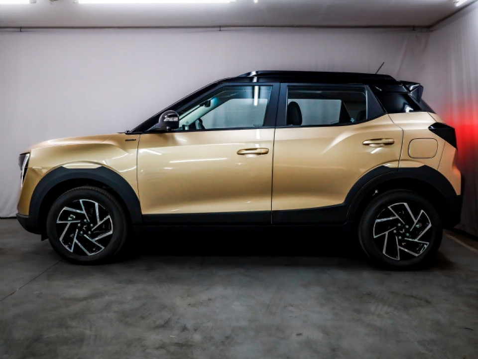 MAHINDRA XUV3XO 1.2T AX7L A/T, image 2