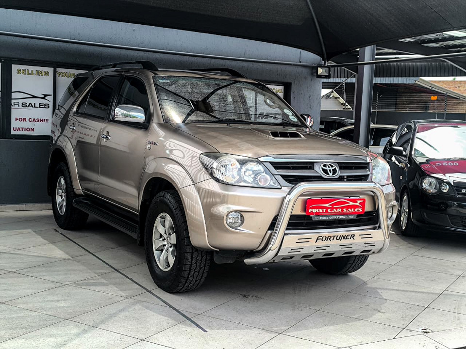 TOYOTA FORTUNER 3.0D-4D 4X4, image 1