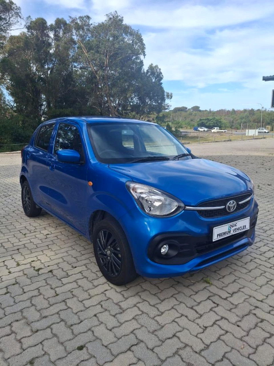 TOYOTA VITZ 1.0 XR AMT, image 1