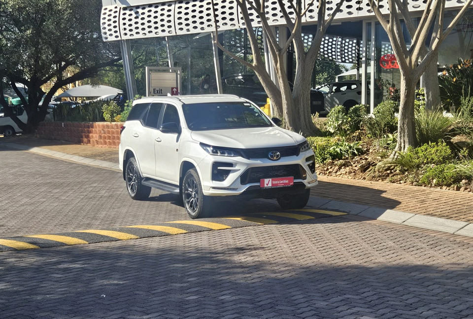 TOYOTA FORTUNER 2.8GD-6 4X4 GR-S A/T, image 2