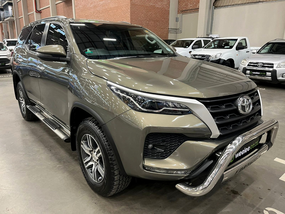Toyota Fortuner 2.4GD-6 R/B A/T, image 1