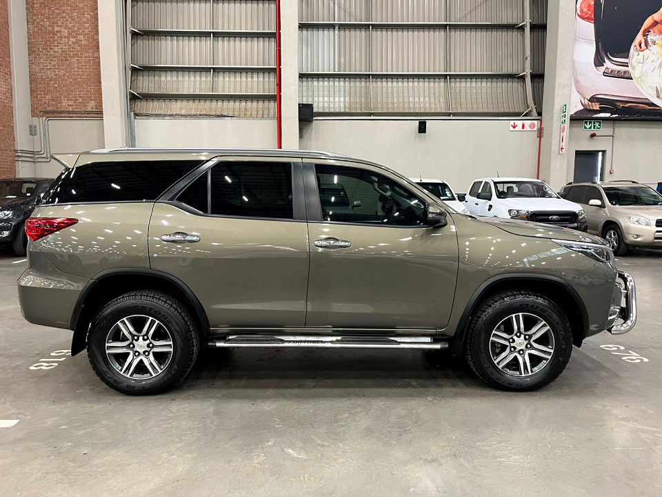 Toyota Fortuner 2.4GD-6 R/B A/T, image 2