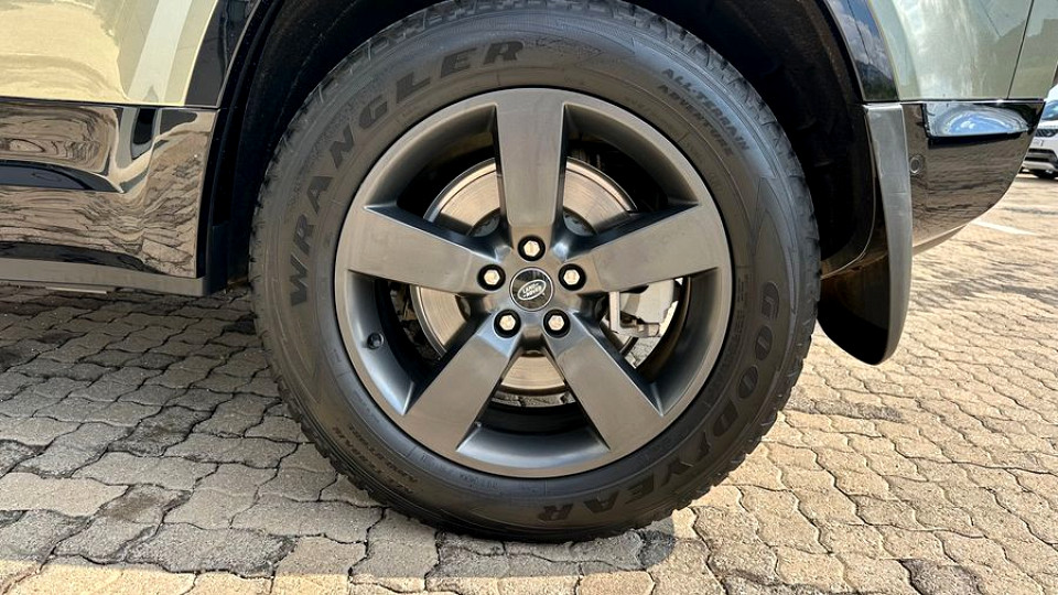 LAND ROVER DEFENDER 110 D300 HSE X-DYNAMIC, image 2